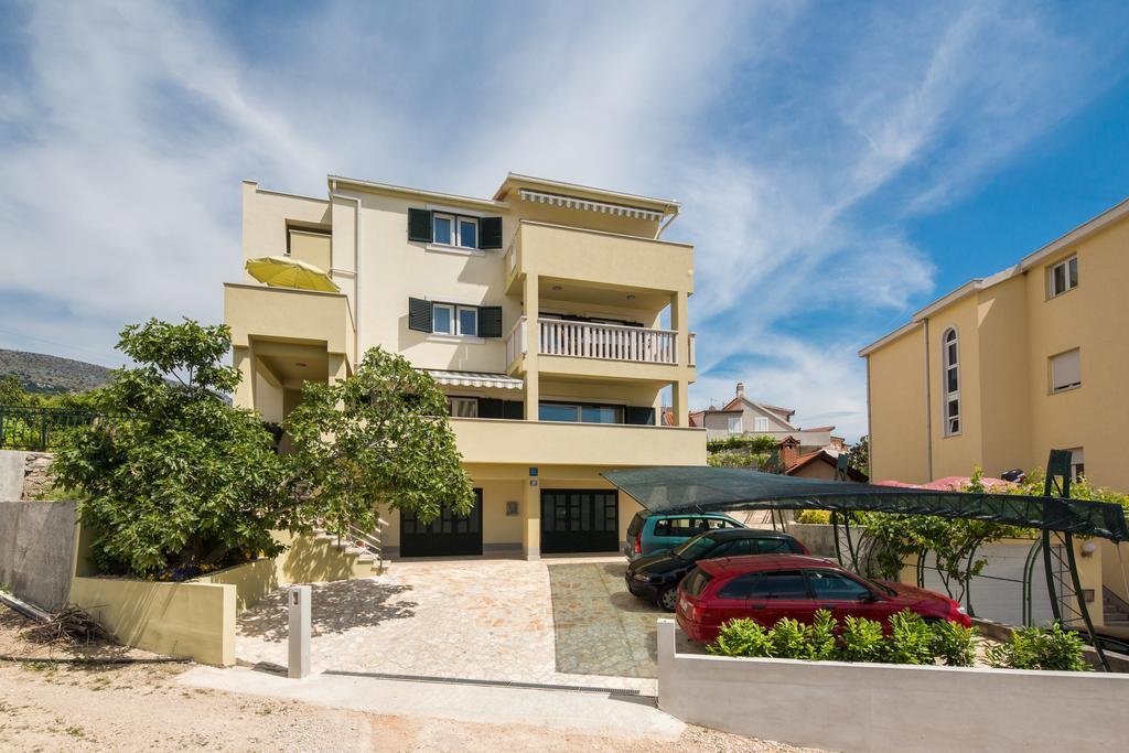 Leon Apartment