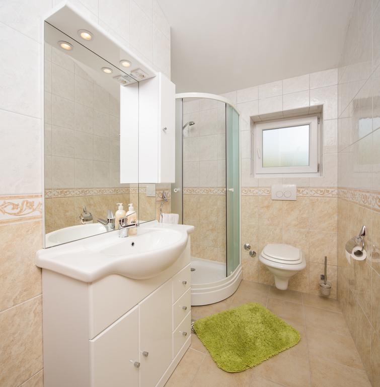 Apartment Leon Podstrana