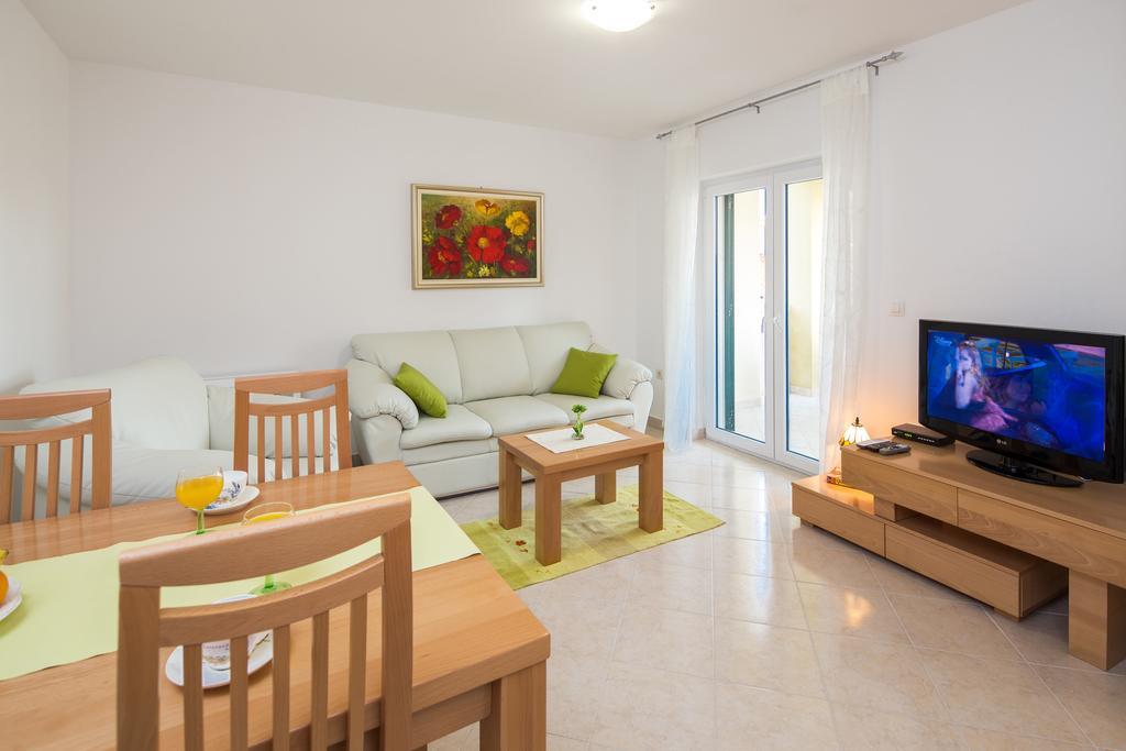 Leon Apartment