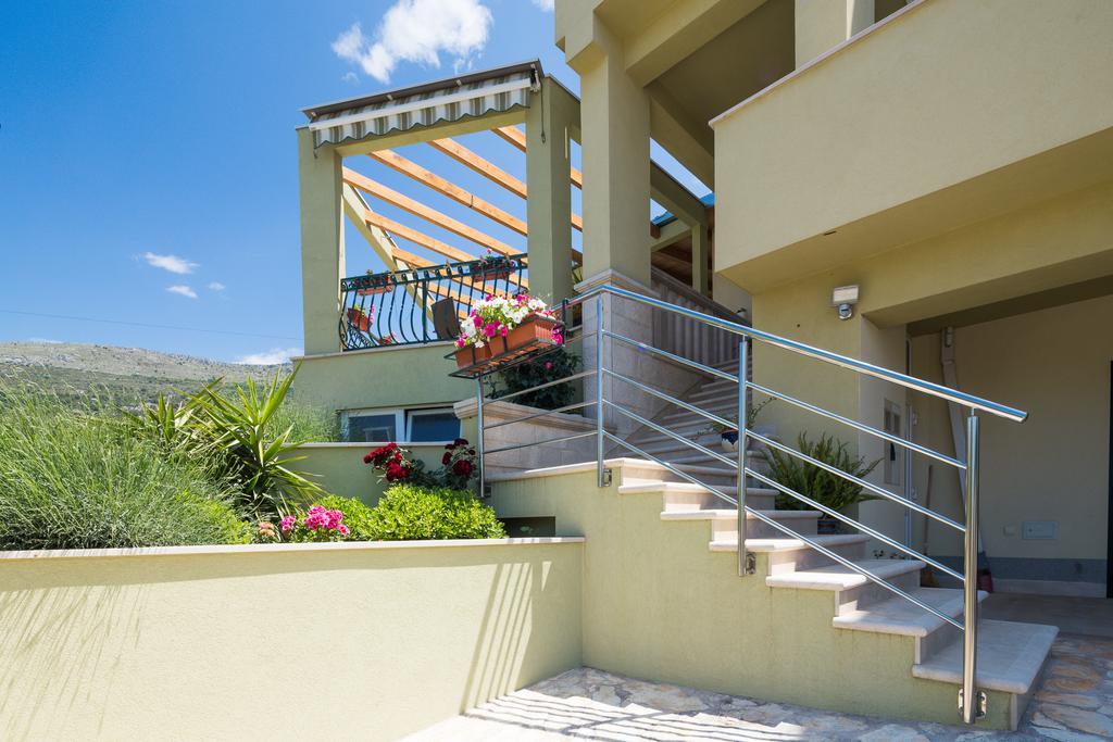 Apartment Leon Podstrana